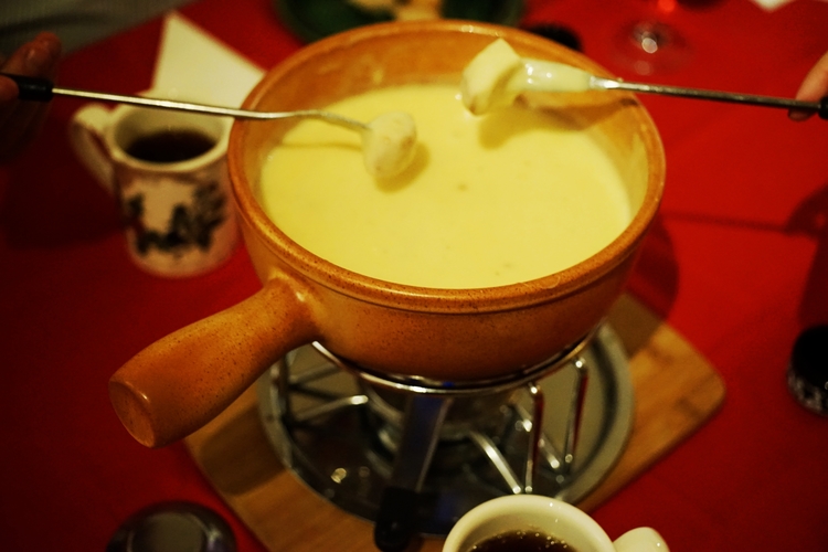 Classic Swiss Cheese Fondue Recipe