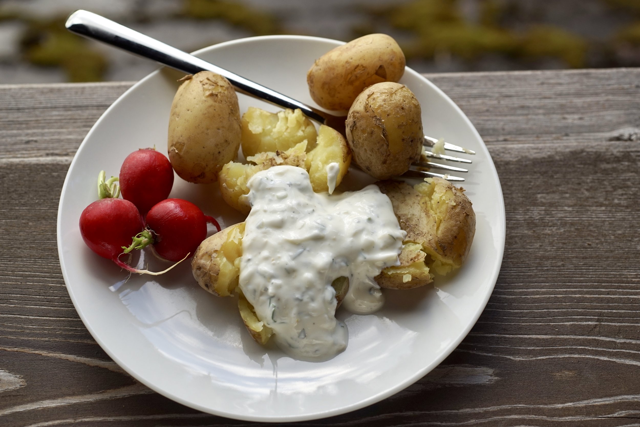 Gschwellti mit Kräuterquark