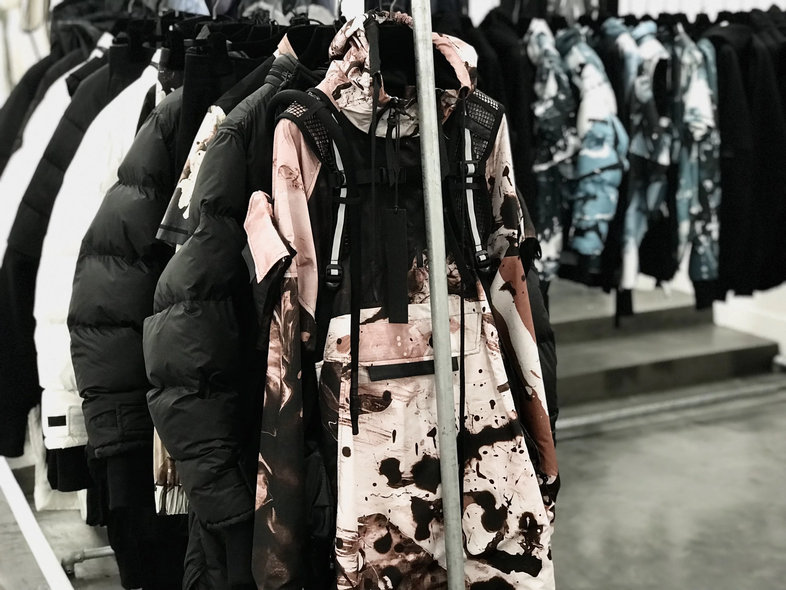 NoSeason Showroom