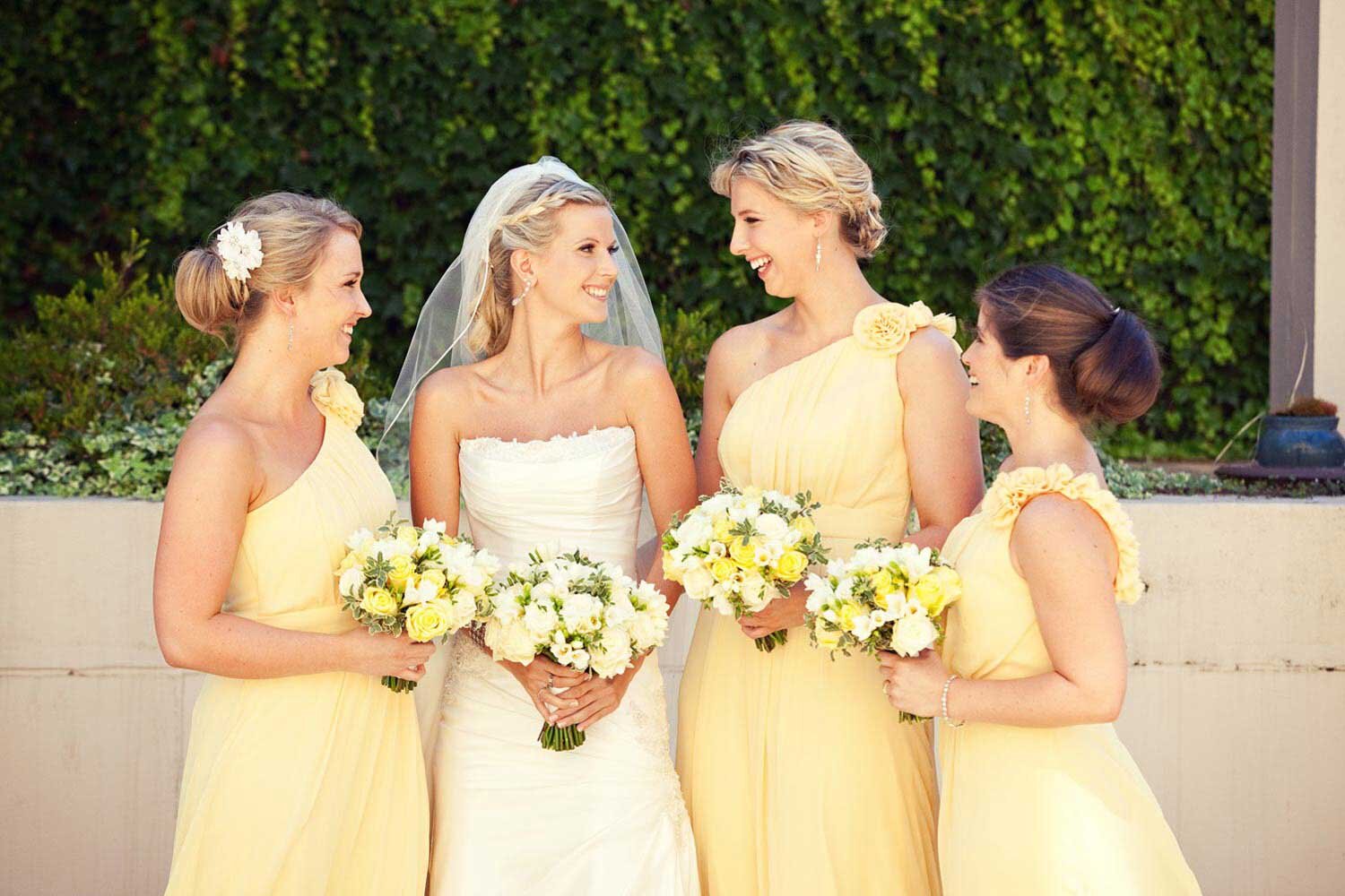 bride-and-bridesmaids-photography-emmanuel-college-cambridge.jpg