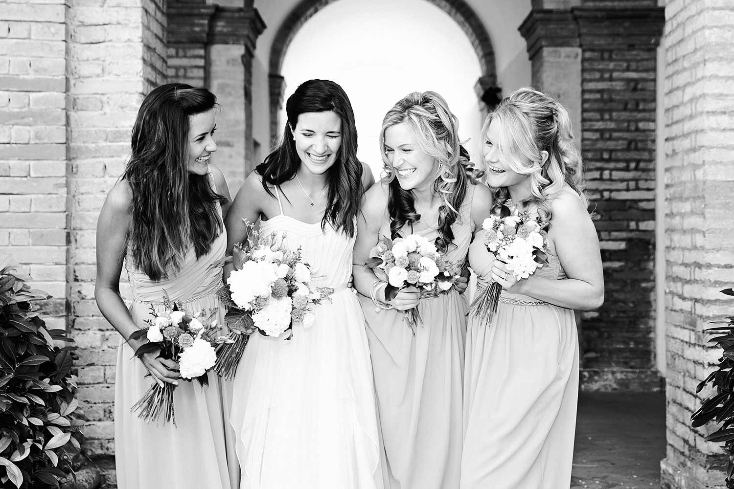 bridesmaids-destination-wedding-photographer-italy.jpg
