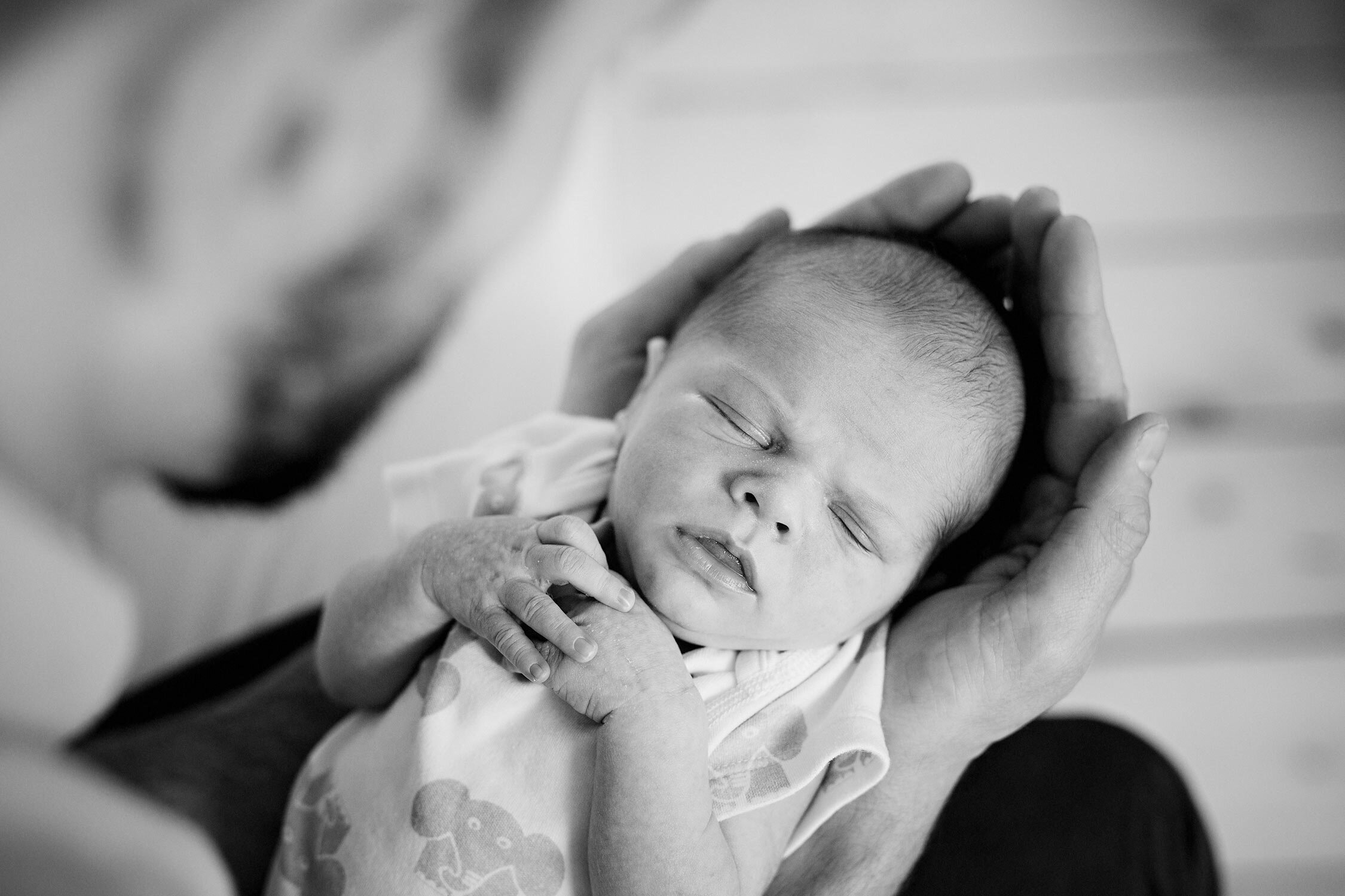 monochrome-newborn-baby-photographer-cambridge.jpg