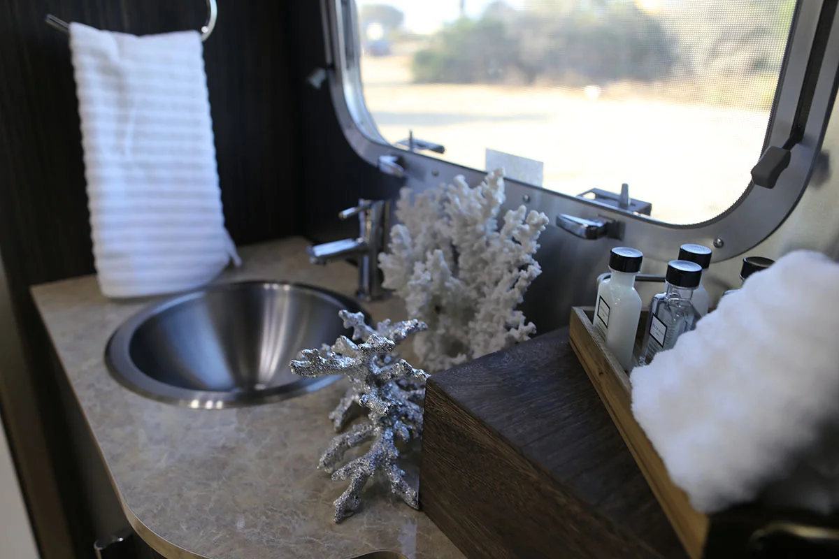 airstream-rental-international-signature-23ft-bath-1.jpg
