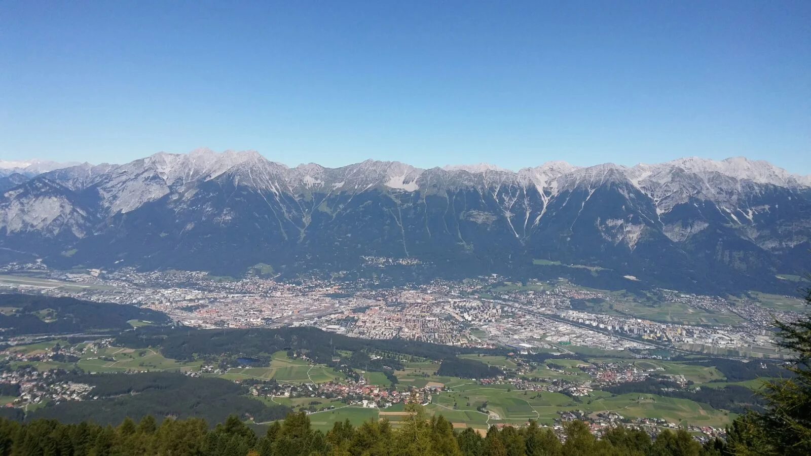 Tempeltänzerin und Senatorin in der Unibuchhandlung in Innsbruck