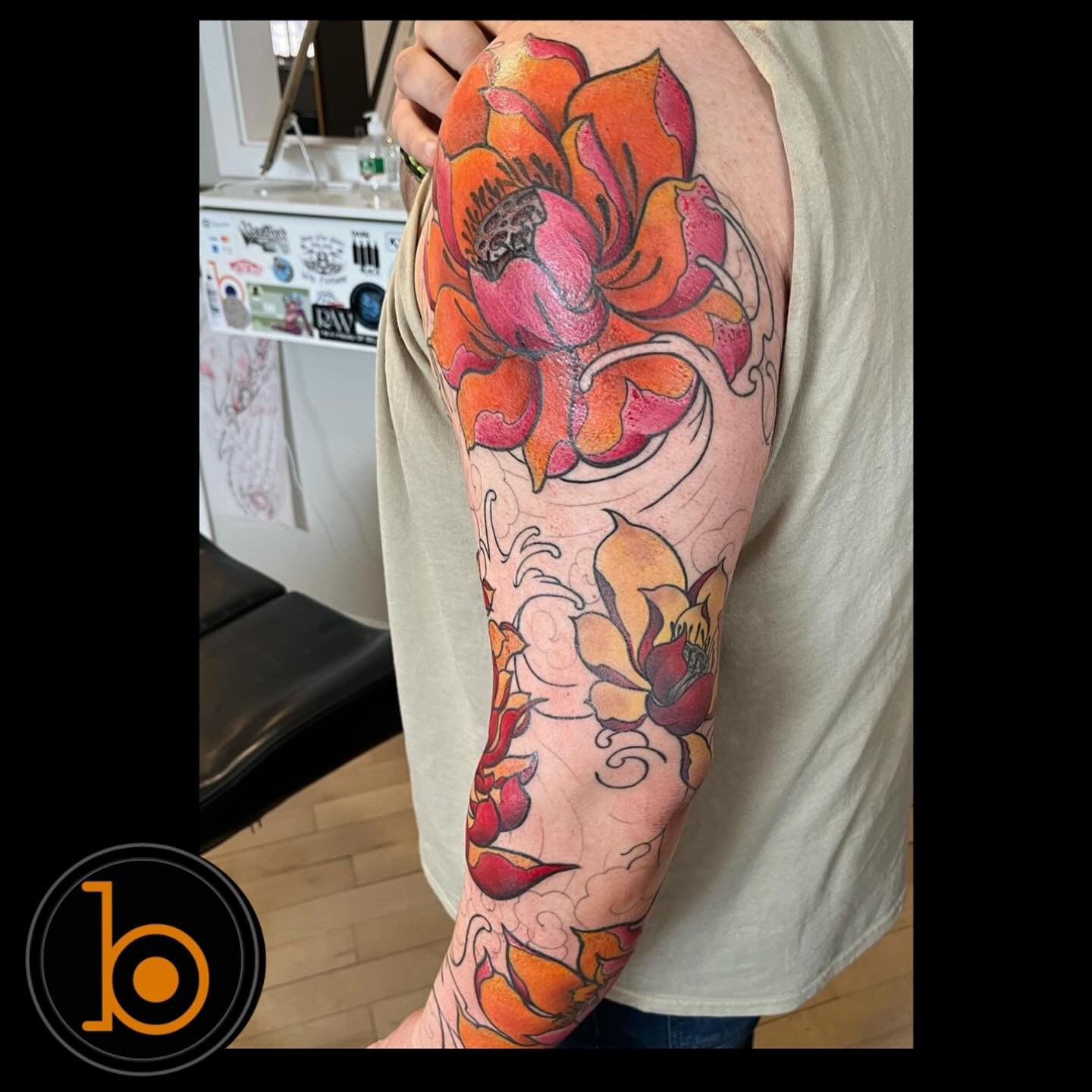 Some more progress on this beautiful sleeve by resident artist @slotapop 🌸🌺
➖➖➖➖➖➖➖➖➖➖➖➖➖➖➖➖➖
Blueprint Gallery
138 Russell St
 Hadley MA 01035
📱(413)-387-0221 
WALK-INS WELCOME 
🕸️ www.blueprintgallery.com 🕸️
⬇️⬇️⬇️⬇️⬇️⬇️⬇️⬇️⬇️⬇️⬇️⬇️⬇️
Made usi
