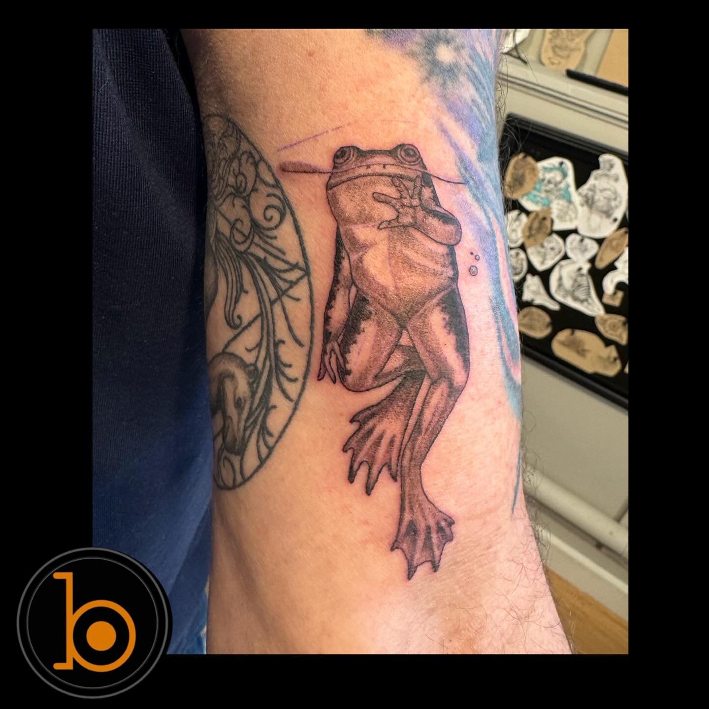 Some Hippity hoppers by resident artist @vct.tattoos 
➖➖➖➖➖➖➖➖➖➖➖➖➖➖➖➖➖
Blueprint Gallery
138 Russell St
 Hadley MA 01035
📱(413)-387-0221 
WALK-INS WELCOME 
🕸️ www.blueprintgallery.com 🕸️
⬇️⬇️⬇️⬇️⬇️⬇️⬇️⬇️⬇️⬇️⬇️⬇️⬇️
Made using materials from:
🌈 @w