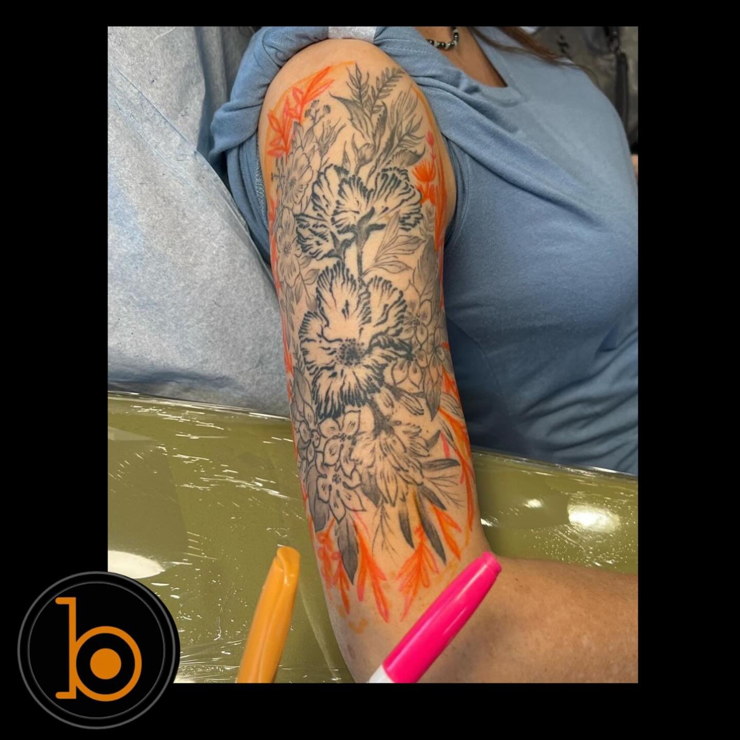 Some additions to this floral piece by resident artist @tbrewertattoo 💐🌱
➖➖➖➖➖➖➖➖➖➖➖➖➖➖➖➖➖
Blueprint Gallery
138 Russell St
 Hadley MA 01035
📱(413)-387-0221 
WALK-INS WELCOME 
🕸️ www.blueprintgallery.com 🕸️
⬇️⬇️⬇️⬇️⬇️⬇️⬇️⬇️⬇️⬇️⬇️⬇️⬇️
Made using 
