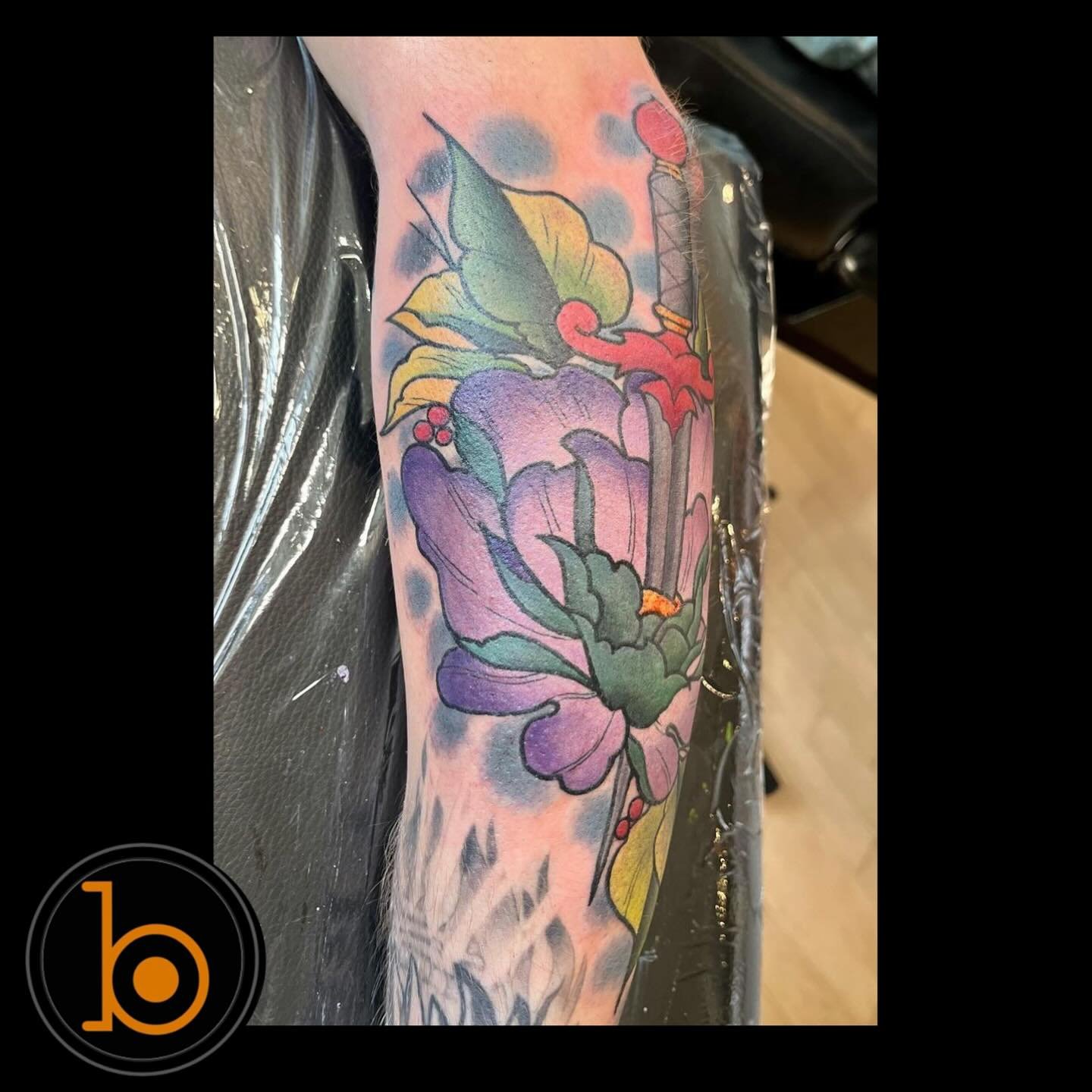 How rad is this design?! By resident artist @slotapop 🔪🌸
➖➖➖➖➖➖➖➖➖➖➖➖➖➖➖➖➖
Blueprint Gallery
138 Russell St
 Hadley MA 01035
📱(413)-387-0221 
WALK-INS WELCOME 
🕸️ www.blueprintgallery.com 🕸️
⬇️⬇️⬇️⬇️⬇️⬇️⬇️⬇️⬇️⬇️⬇️⬇️⬇️
Made using materials from:
