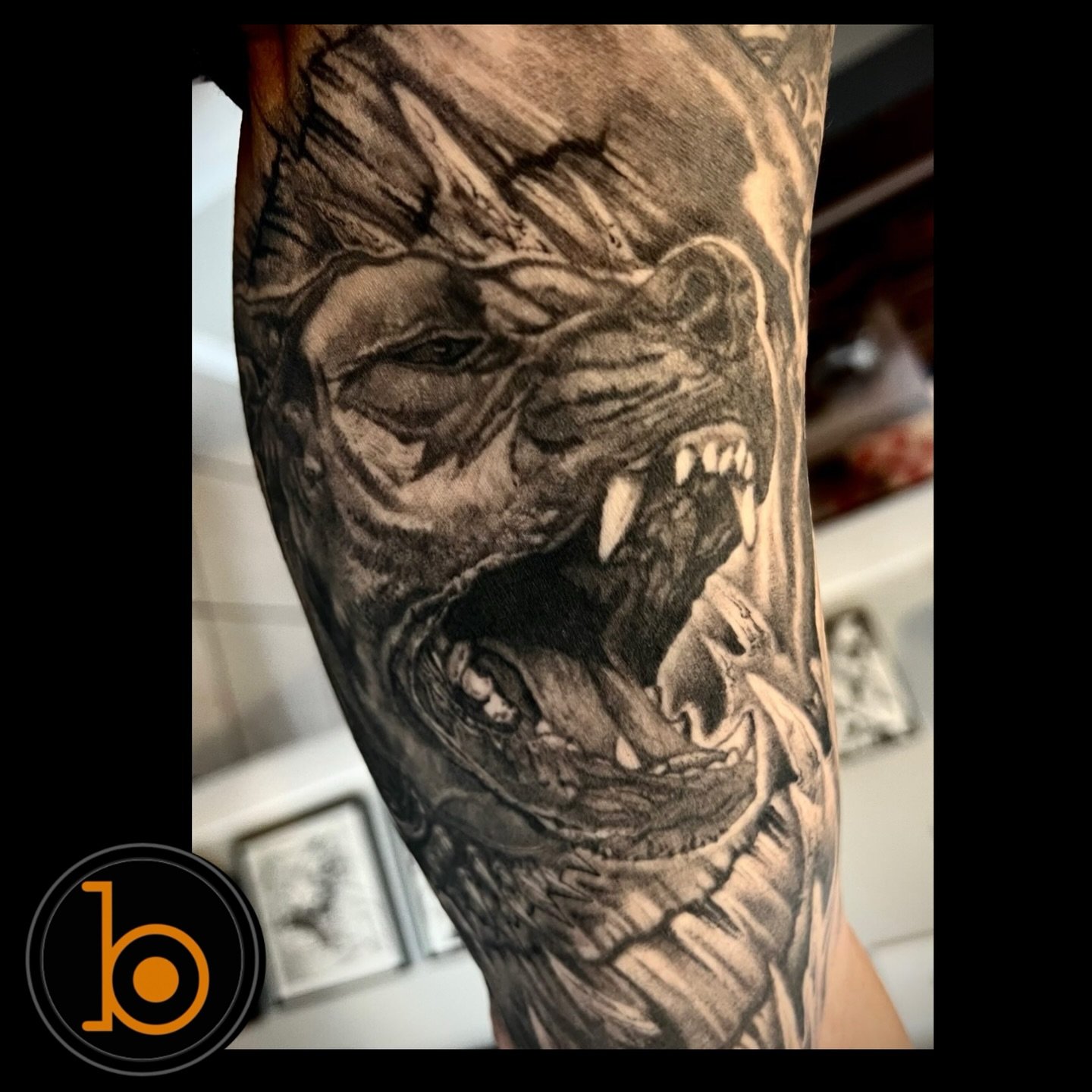 A little puppy by resident artist @tbrewertattoo 🐶🐾
➖➖➖➖➖➖➖➖➖➖➖➖➖➖➖➖➖
Blueprint Gallery
138 Russell St
 Hadley MA 01035
📱(413)-387-0221 
WALK-INS WELCOME 
🕸️ www.blueprintgallery.com 🕸️
.
.
.
.
.
.
.
.
.
.
#tattoo#dogtattoo#healedtattoo#blackand