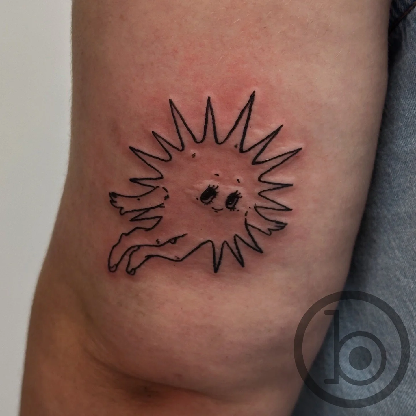 By resident artist @oldmaidfisk 
➖➖➖➖➖➖➖➖➖➖➖➖➖➖➖➖➖
Blueprint Gallery
138 Russell St
 Hadley MA 01035
📱(413)-387-0221 
WALK-INS WELCOME 
🕸️ www.blueprintgallery.com 🕸️
.
.
.
.
.
.
.
.
.
#cutetattoo#tattoo#sunandmoon#sunandmoontattoo#autumnalwood#li