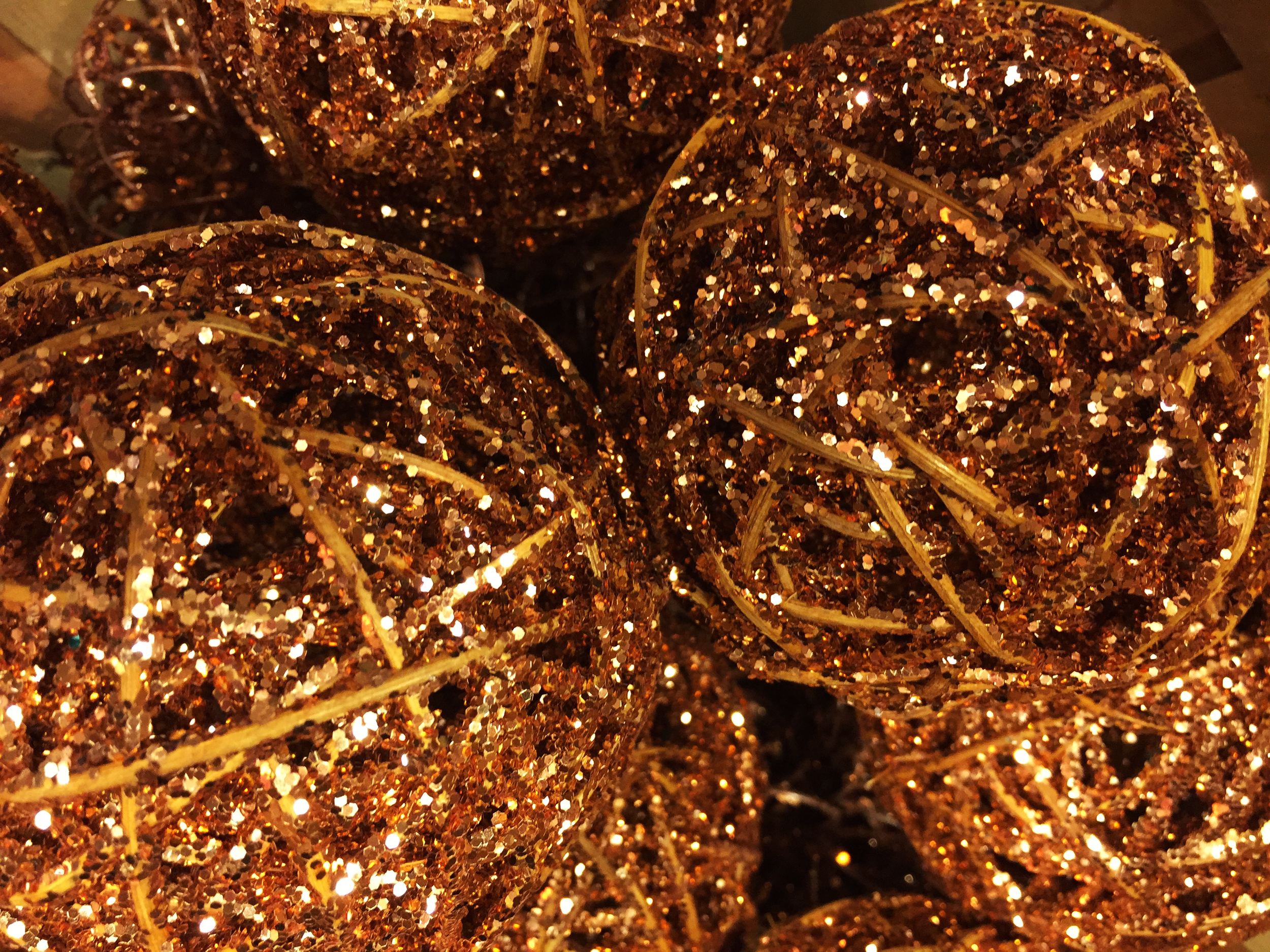 glitter_gold_balls.png