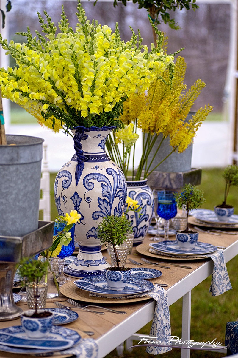 Blue Willow Wedding — Table setting