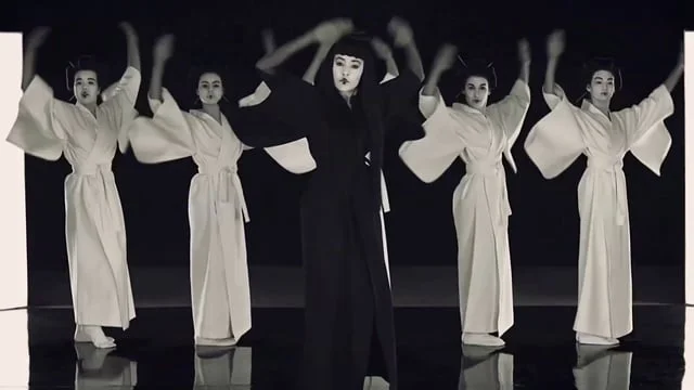 VV Brown - The Apple (for Paco Rabanne)