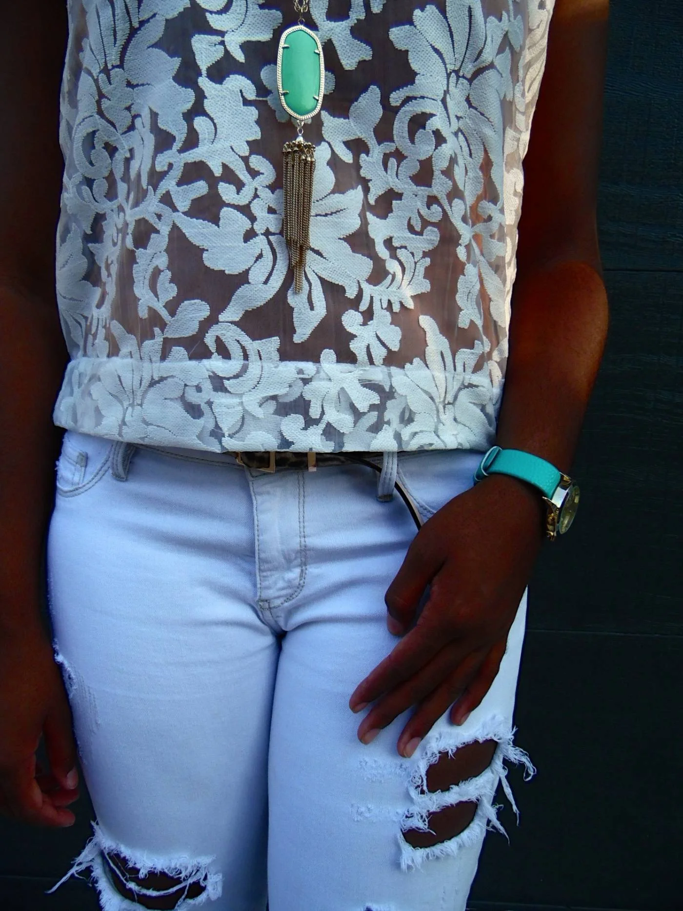 jasmine diane- how to style white pants