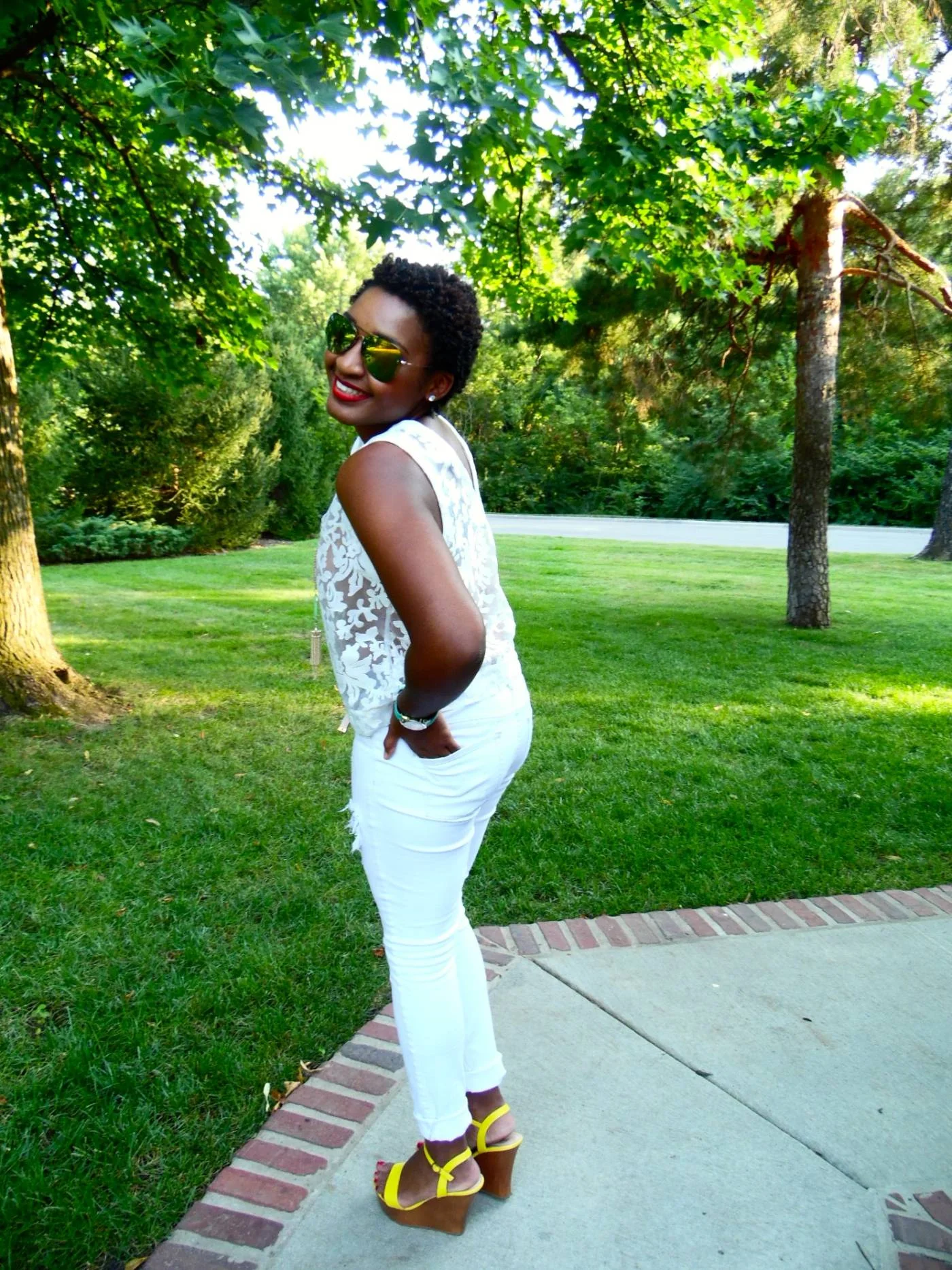 jasmine diane- how to style white pants