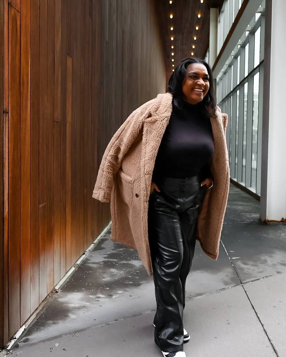 Cozy outfit inspiration 🧸 // Ps. The last slide is my current mood for this big snow storm. 🤏🏽
⠀⠀⠀⠀⠀⠀⠀⠀⠀
Comment SHOP below to receive a DM with the link to shop this post on my LTK!
⠀⠀⠀⠀⠀⠀⠀⠀⠀
⬇ https://liketk.it/5NlAb
⠀⠀⠀⠀⠀⠀⠀⠀⠀
#casualoutfit #cas