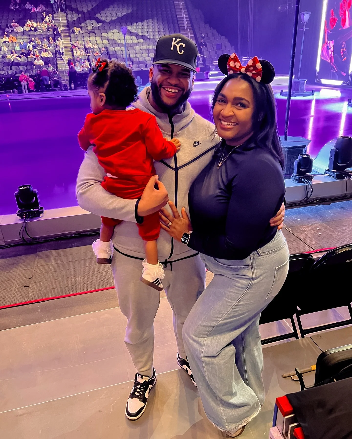 last full week of january #dump
⠀⠀⠀⠀⠀⠀⠀⠀⠀
1- @disneyonice with my loves
2- fasting baddies >>>
3- at home #manicure using @opi from @ultabeauty
4- crazy winter storm 
5- my go/to scriptures when feeling overwhelmed 
6- selfie love (it&rsquo;