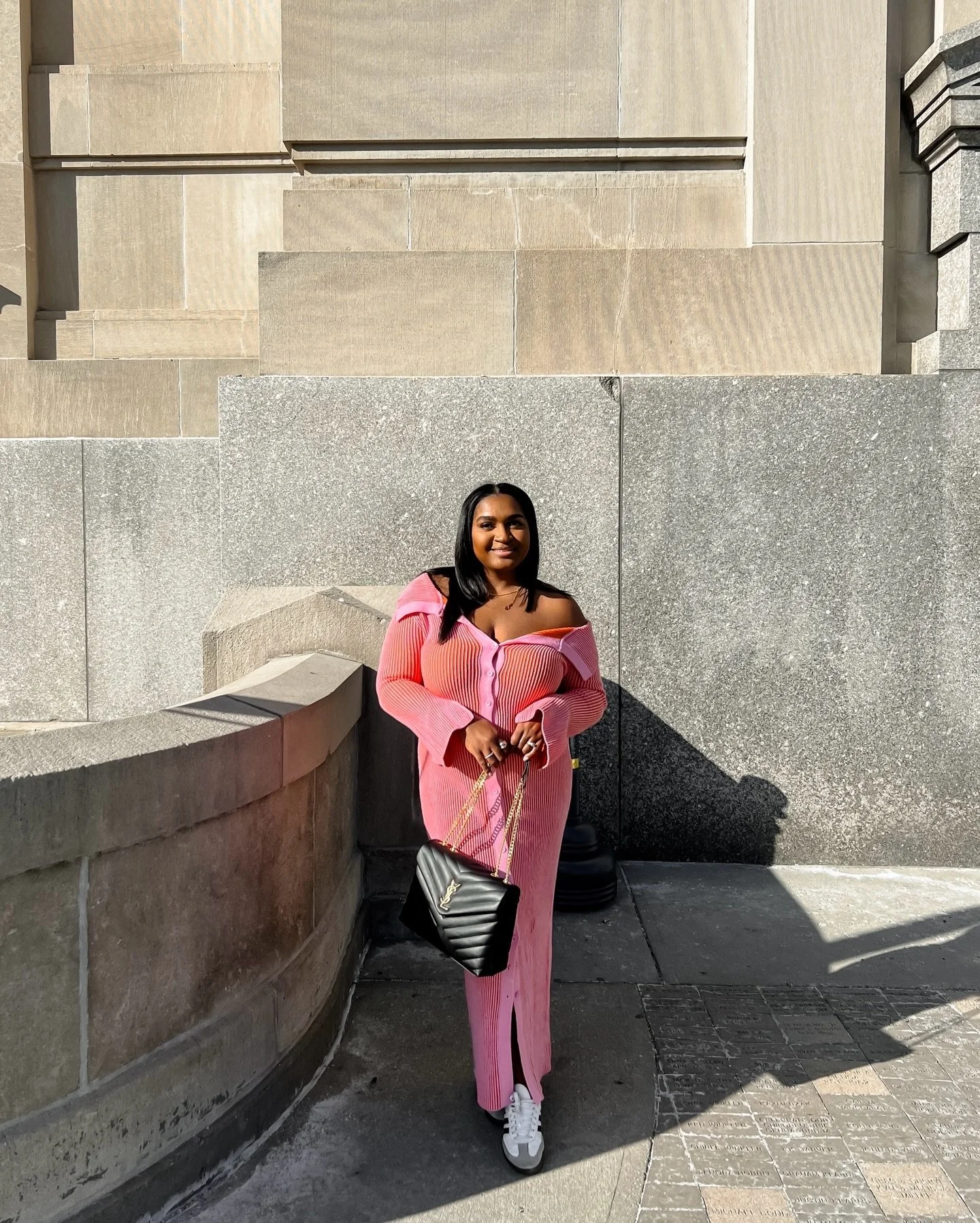 Dopamine dressing is one of my obsessions 🌸 Swipe to see some of my favorite colorful fits down through the years and let me know which one is your fav. 🤏🏽
⠀⠀⠀⠀⠀⠀⠀⠀⠀
BACKSTORY
I used to wear a lot of color in my early 20s. But when I started to ga