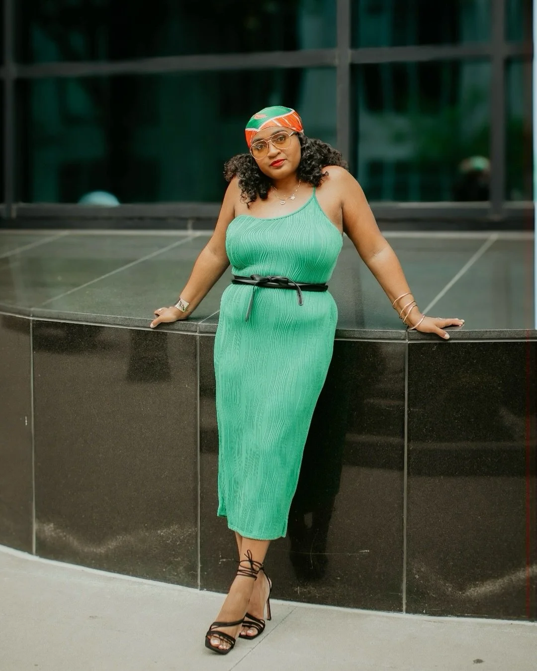 Summer dress season is here ☀️ Comment SHOP below to receive 🔗! Swipe to see 5 more ways to style this dress. 👗 
⠀⠀⠀⠀⠀⠀⠀⠀⠀
Plus, it comes in 5+ colors and is under $20. The best summer dresses are the ones that make you feel feminine, confident, an