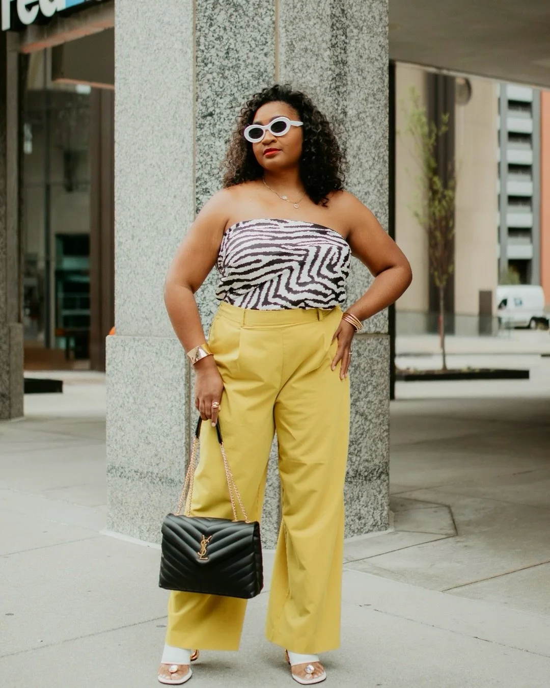 Back in my fashion blogging element 🦓 // Comment SHOP below to receive the 🔗.
⠀⠀⠀⠀⠀⠀⠀⠀⠀
Style tip: Mixing bold colors and print instantly makes your look 10x more interesting. 
⠀⠀⠀⠀⠀⠀⠀⠀⠀
Some of my favorite combos include chartruese x zebra, red x 