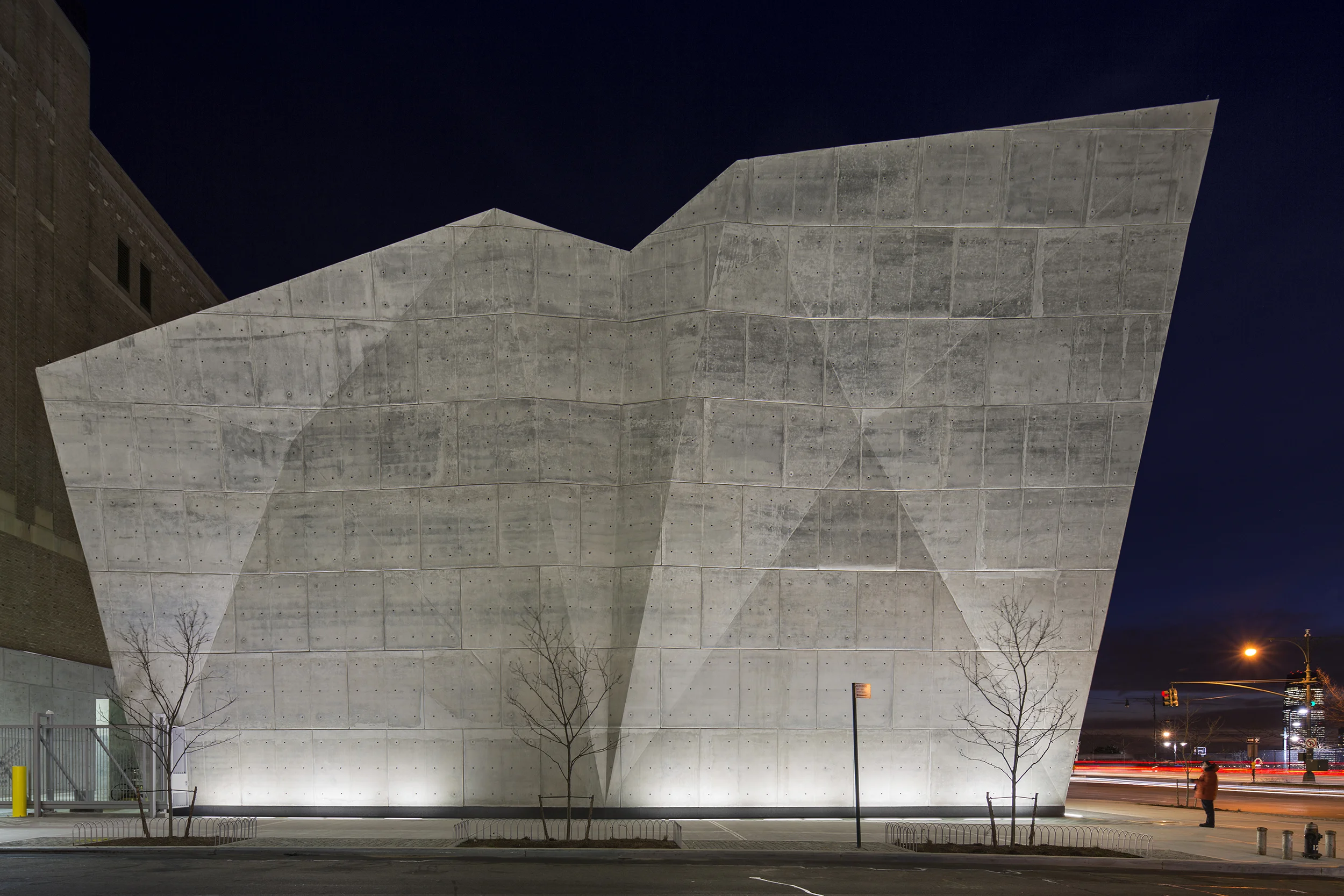 DSNY, Parking Garage and Salt Shed, Dattner Architects with WXY Studio. Photo © Albert Vecerka/Esto