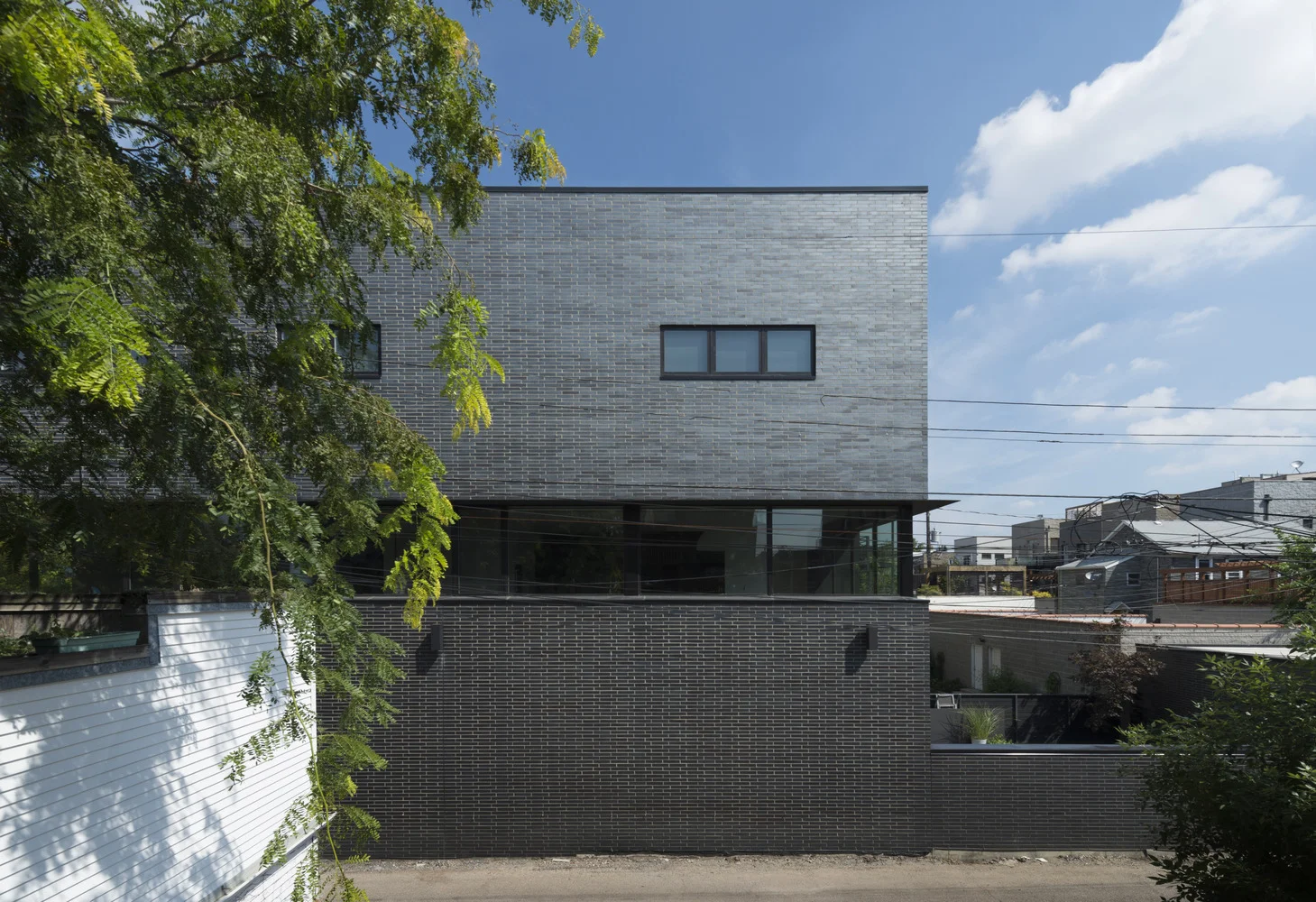Cut Triplex, Chicago IL, Spacecutter. © Michael Vahrenwald/Esto