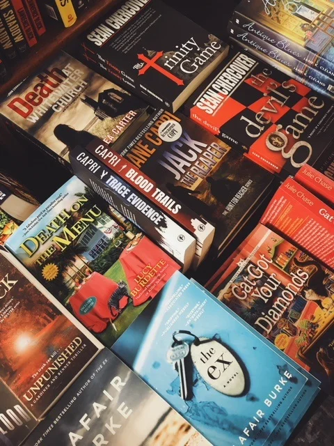 Bouchercon Book Room3.jpg