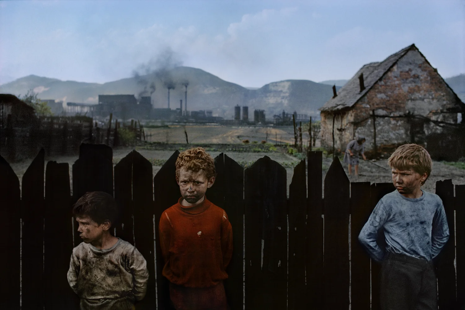 James Nachtwey - Copsa Micâ, Romania 1990