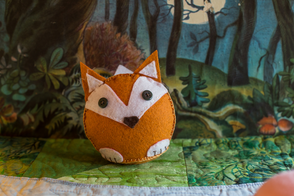 Fox stuffy for children to sew | Autumn crafts in the Forest Fairy Crafts books by Lenka Vodicka-Paredes and Asia Curry. Handwork and enchanted ideas for children of all ages.