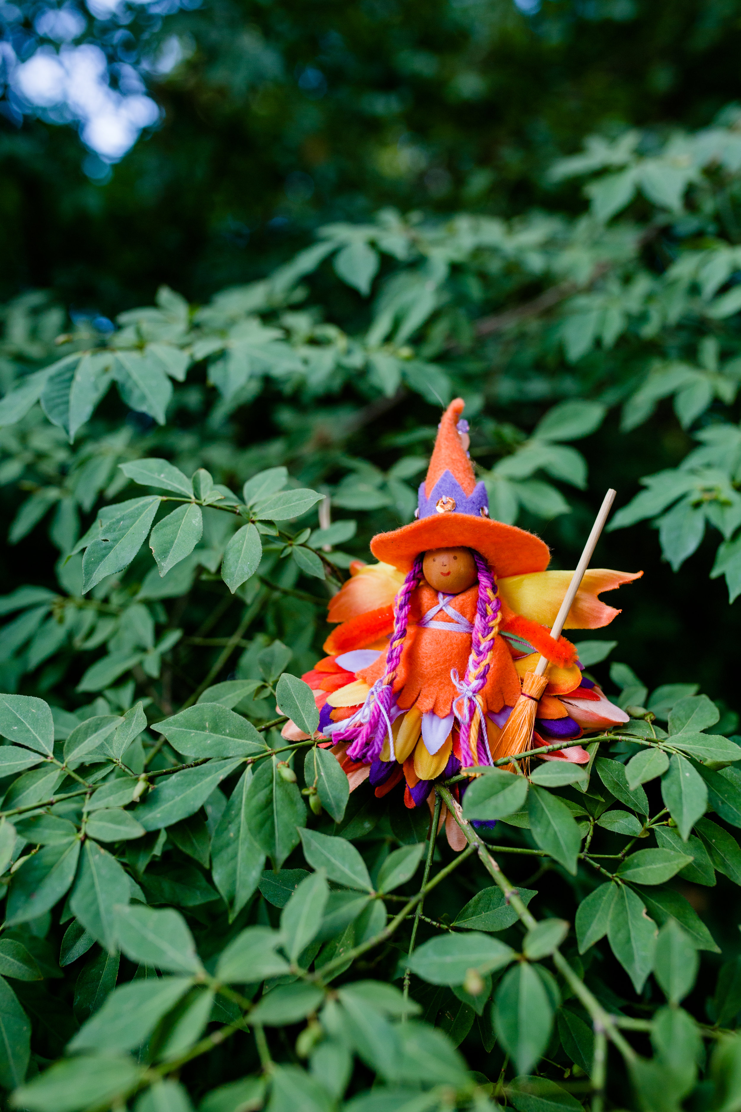 Autumn crafts in the Forest Fairy Crafts books by Lenka Vodicka-Paredes and Asia Curry. Handwork and enchanted ideas for children of all ages.