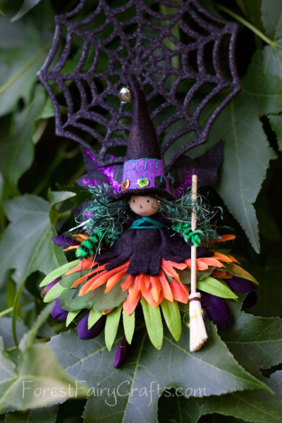 Autumn crafts in the Forest Fairy Crafts books by Lenka Vodicka-Paredes and Asia Curry. Handwork and enchanted ideas for children of all ages. Halloween witch bendy doll