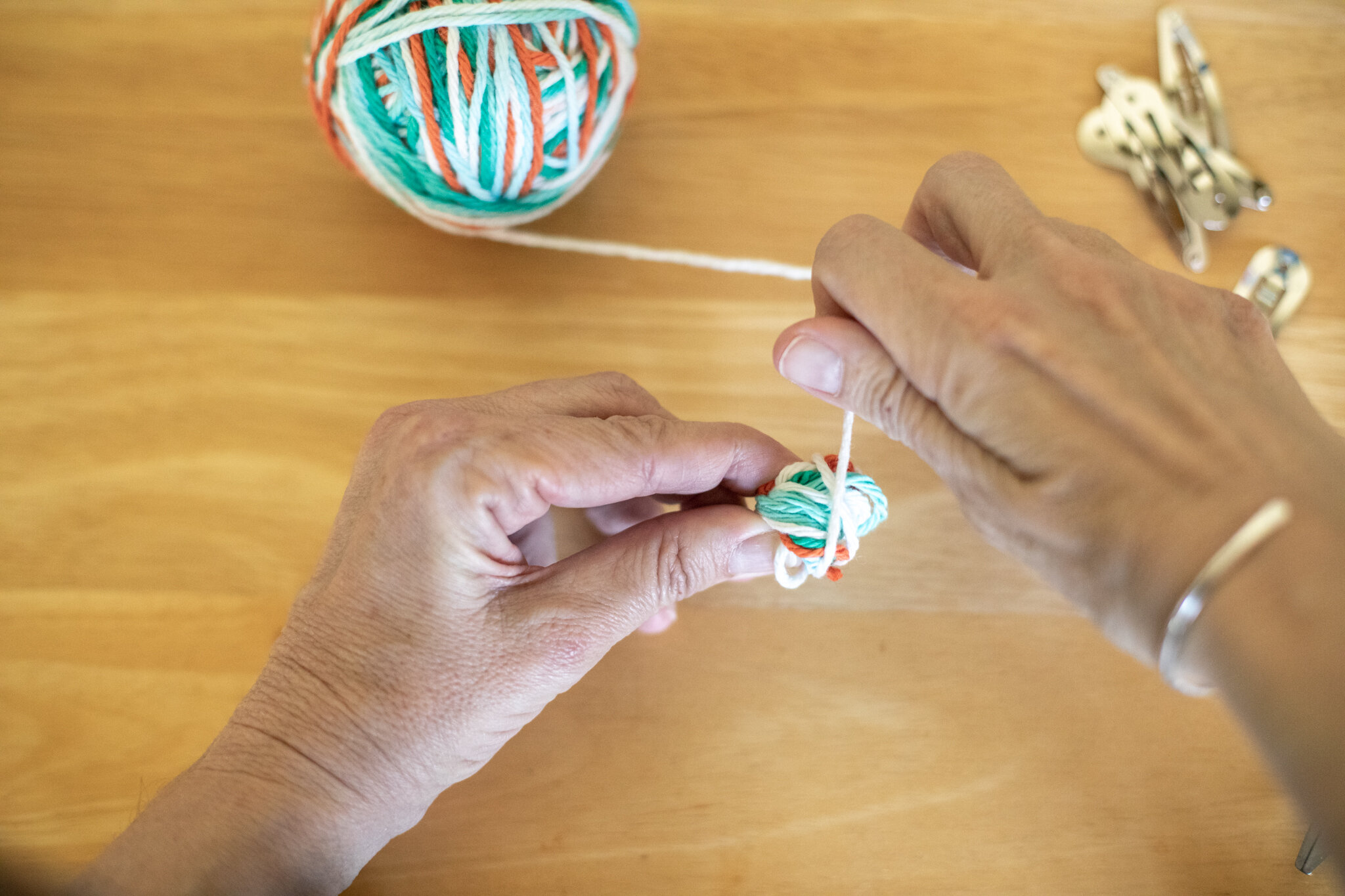  Pick up the ball and wrap the yarn in the opposite direction of what you just rolled. It may still look lopsided and uneven. It can all be sorted out as you add more yarn. 