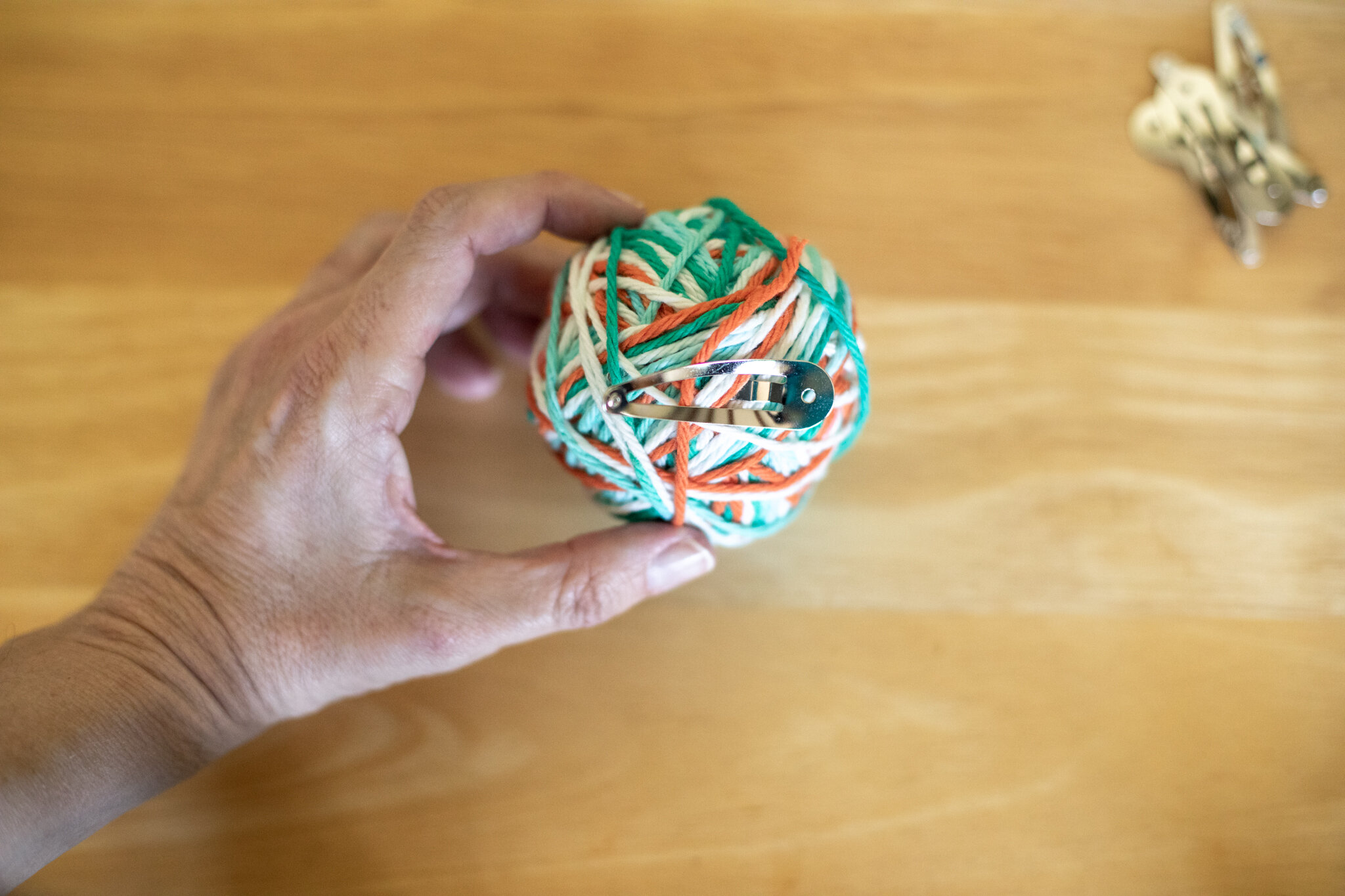  When you like the size of your yarn ball, clip the yarn and secure the tail (if you want) with a bit of tape or a snappy hair clip 