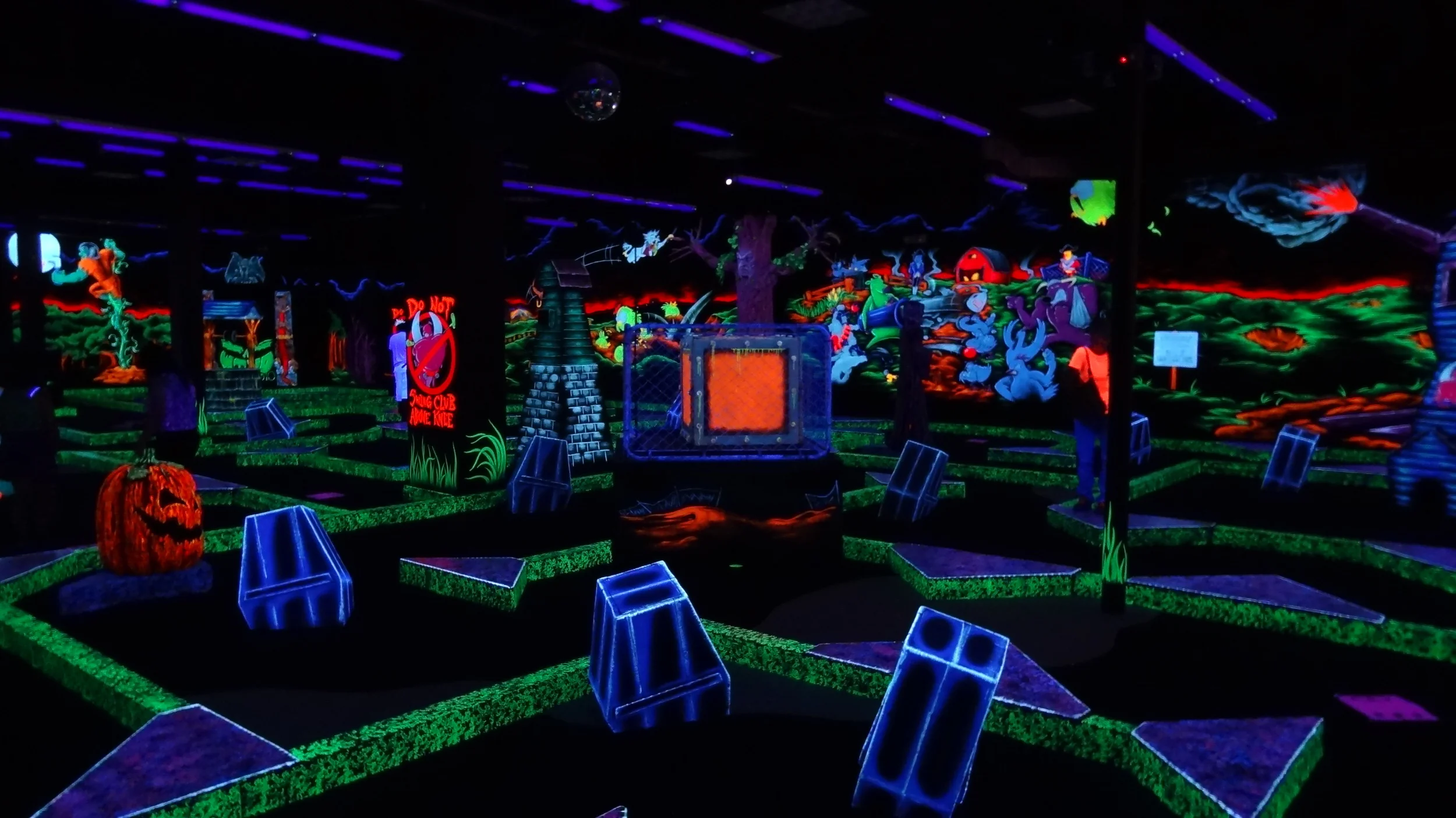 COLLEGE: Monster Golf Night