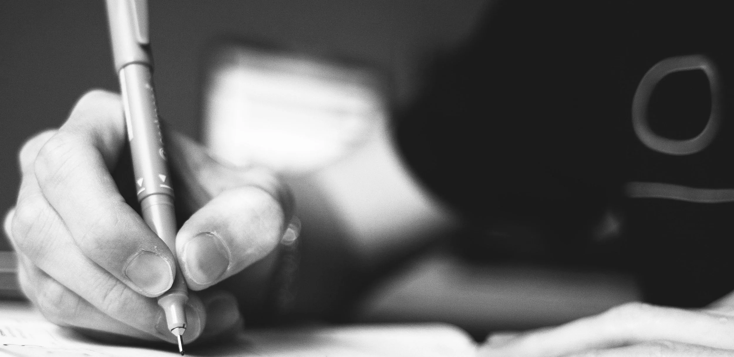 depth-of-field-desk-essay-210661.jpeg
