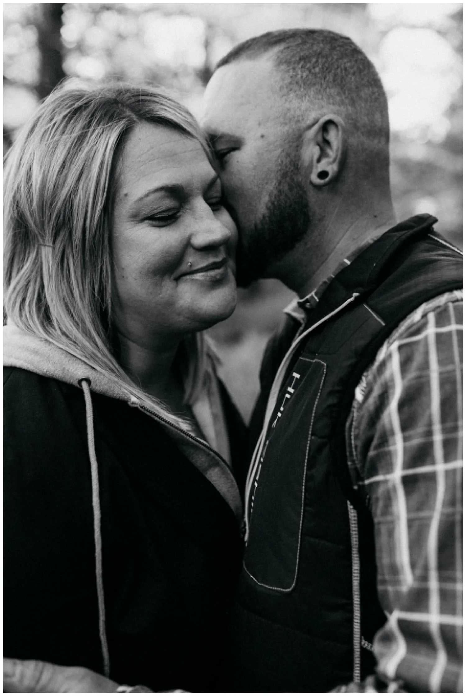 cozy_campfire_campsite_engagement_anniversary_session_nebraska_photographer_haley_chicoine_adventureous_wedding_0007.jpg