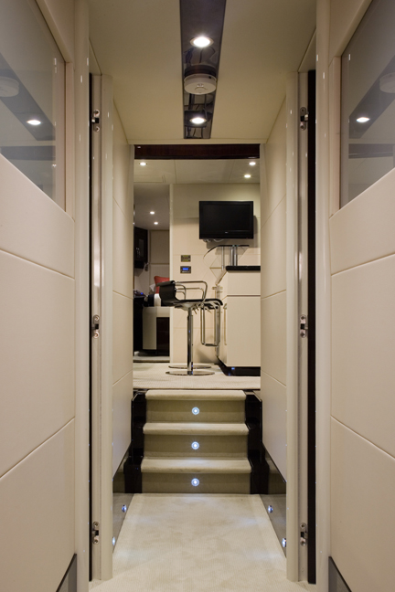 75_07Hallway01L.jpg