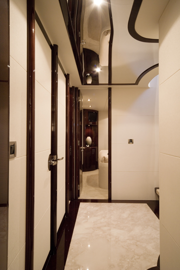 84_81Foyer02L.jpg