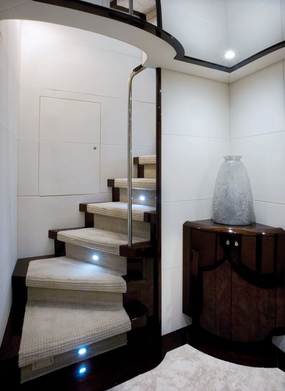 LAZ84085_Hallway02.jpg