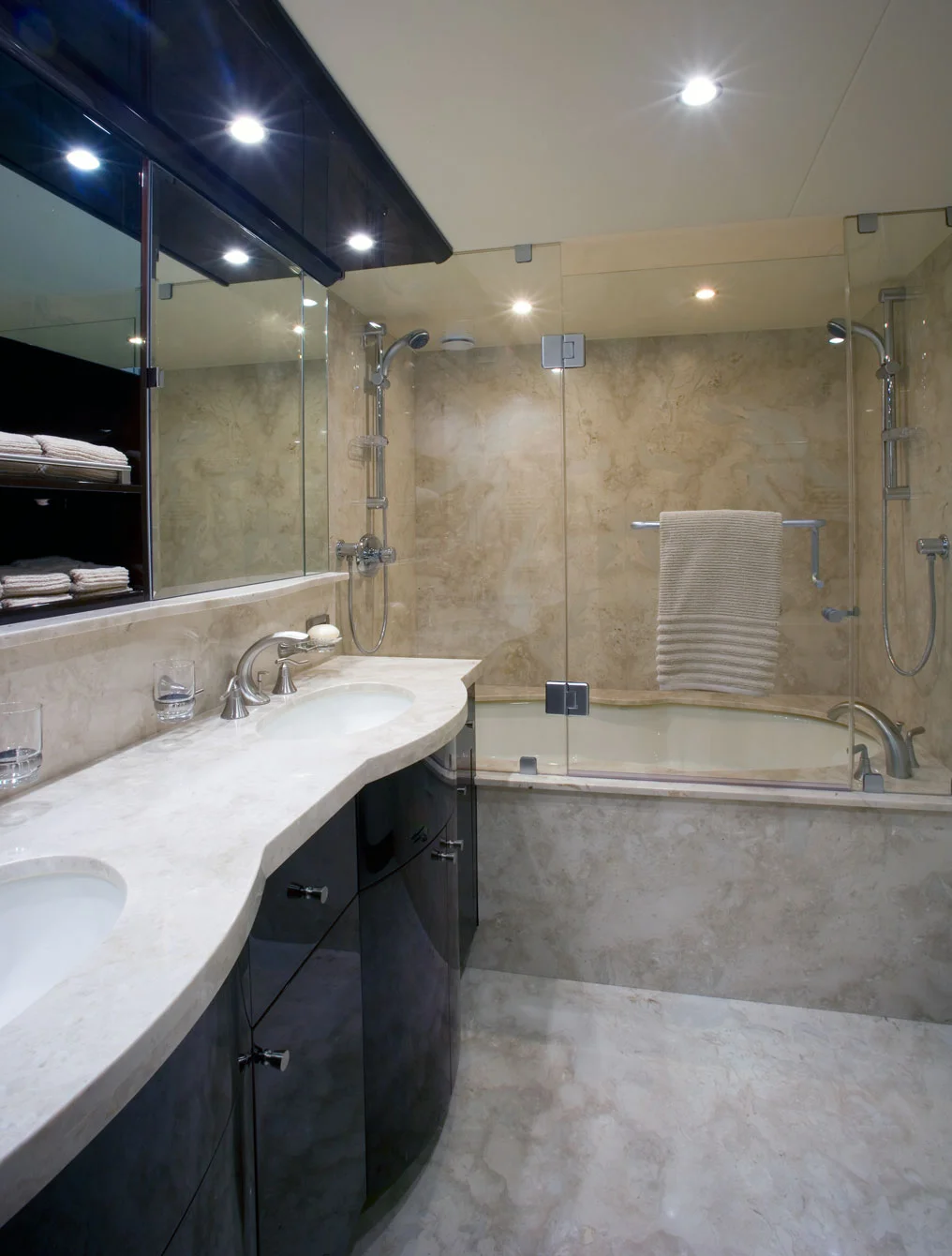 LAZ84085_MasterBath01.jpg