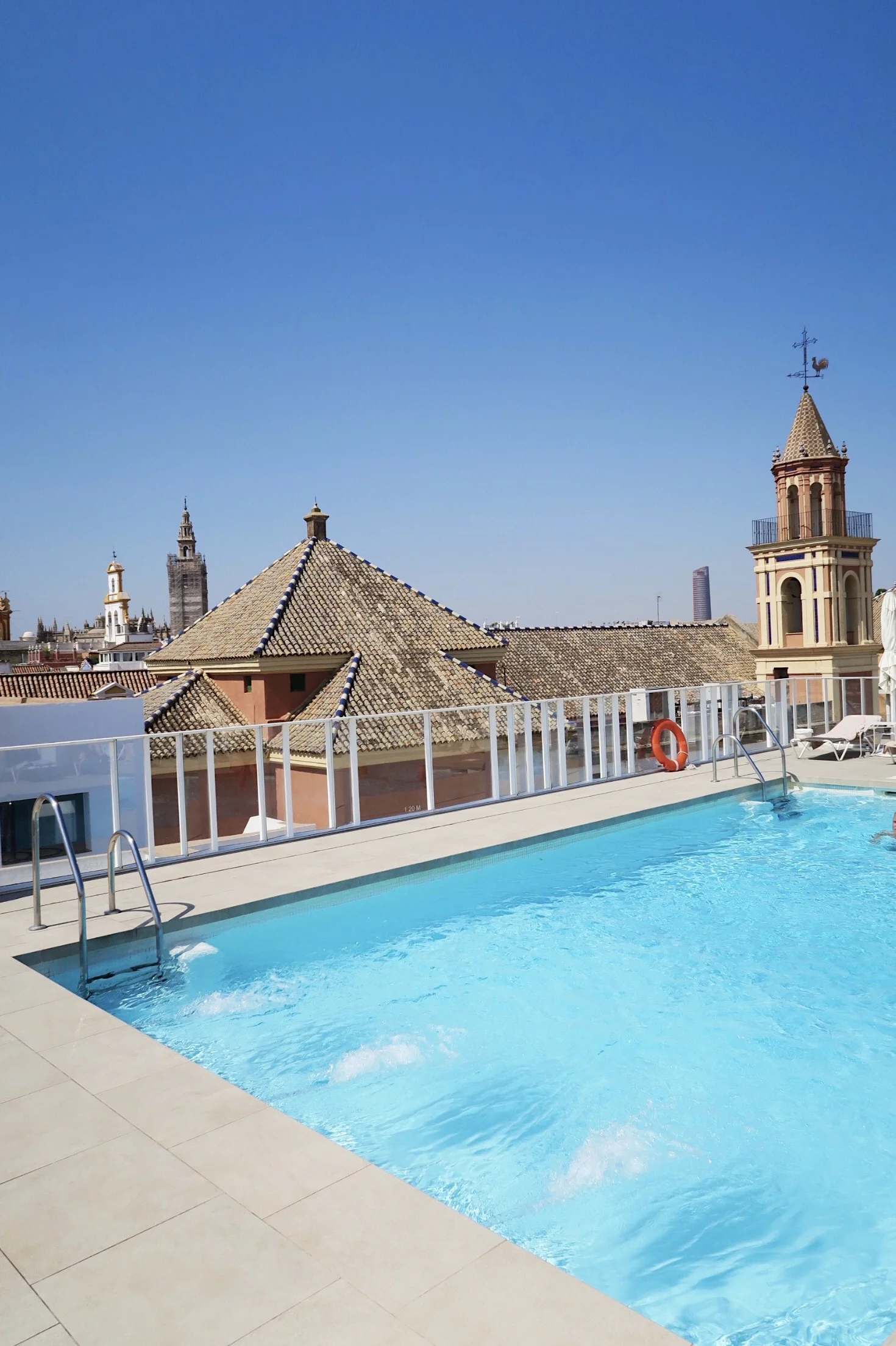 Dive on in. The water’s lovely at Hotel Fernando III