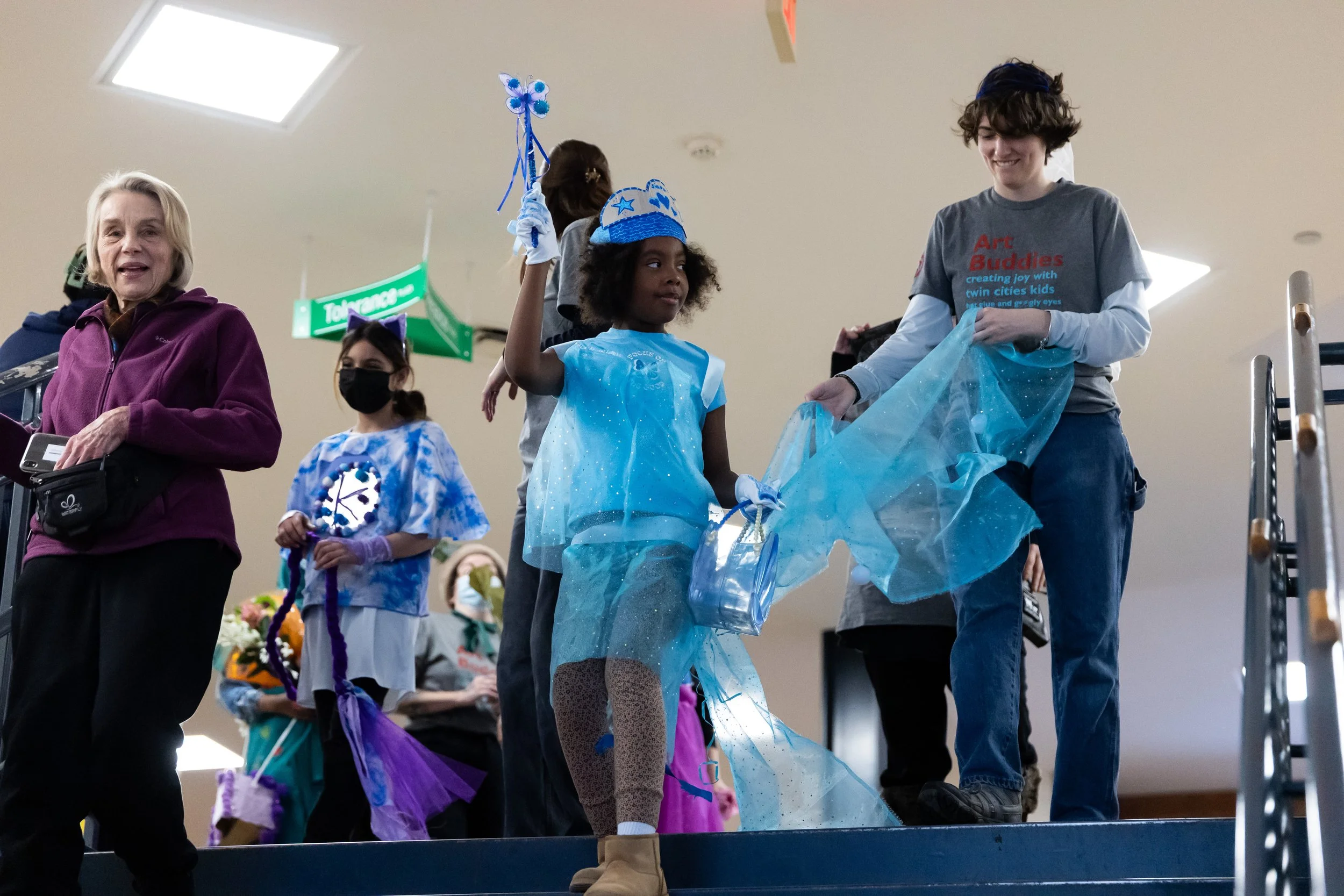 2025.12.18_ArtBuddies_Parade_233x.jpg