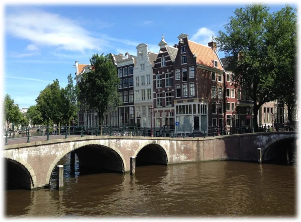 Huis Marseille, nestled amongst beautiful Dutch canal homes | Huis Marseille
