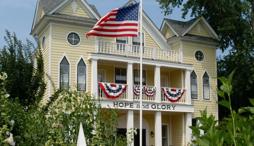 A Stay at The Hope and Glory Inn
