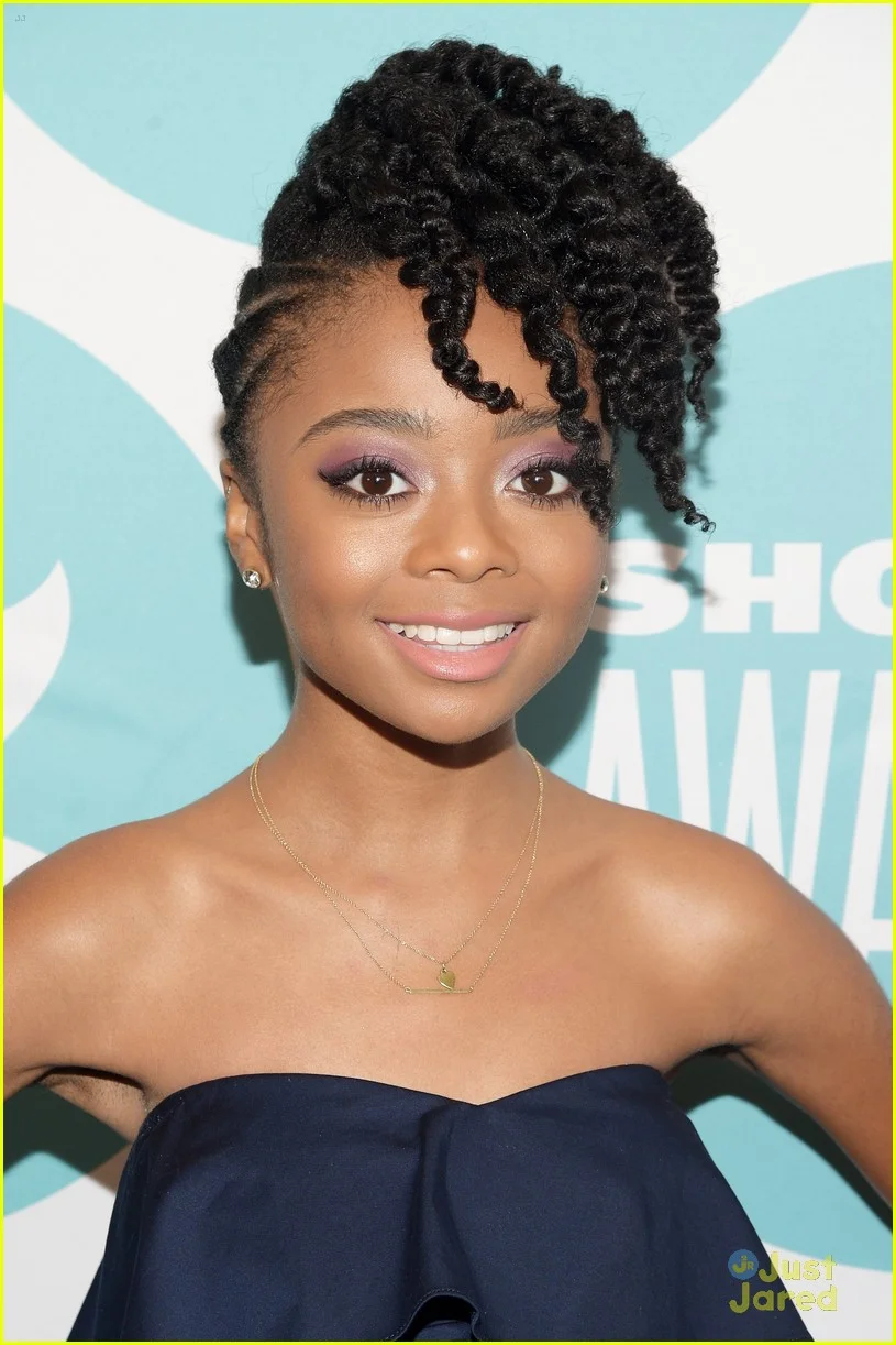 shay-mitchell-skai-jackson-shorty-awards-nyc-02.jpg