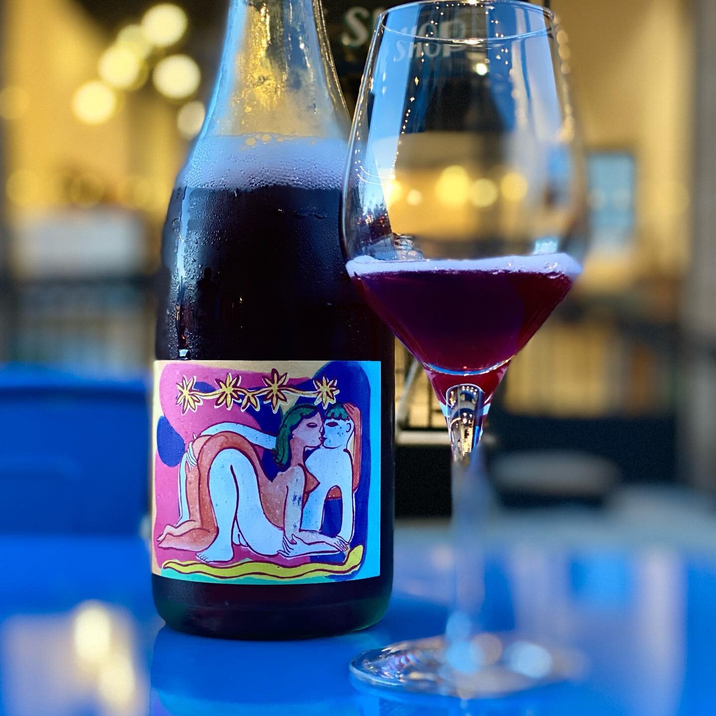 We love collaborations. We just got our hands on this extra-special&nbsp;sparkling Valdigui&eacute; that's a collaboration between Martha Stoumen and&nbsp;Las Jaras. Drinking it at sunset in our re-opened 'outdoors at minimo' space, brimming with gra