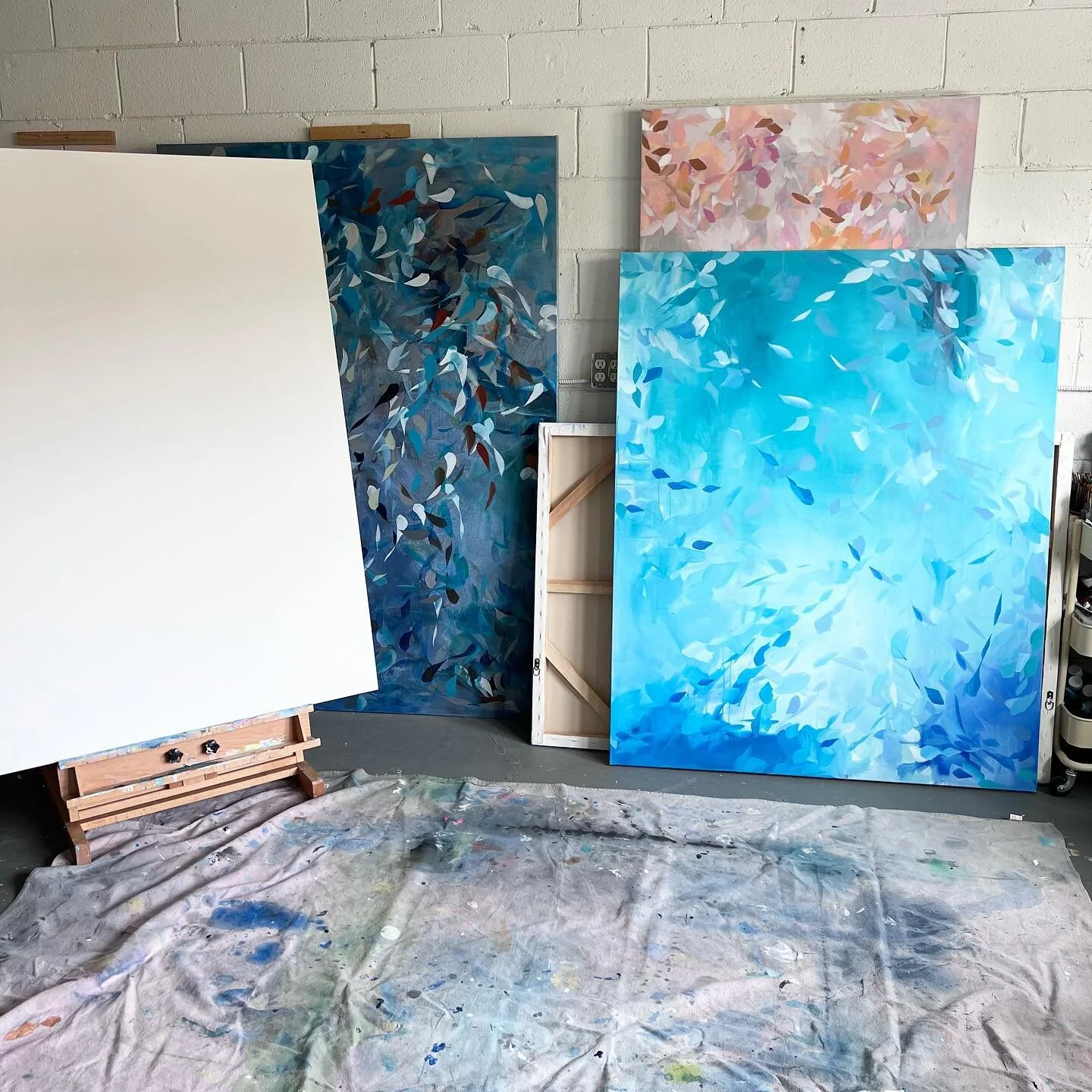 Ideas, inspiration, ideas.  Rinse and repeat. 🧼 #artbymegan #artstudio #artbymeganstudio #largepaintings #worksoncanvas #arte #artista #atelierdearte