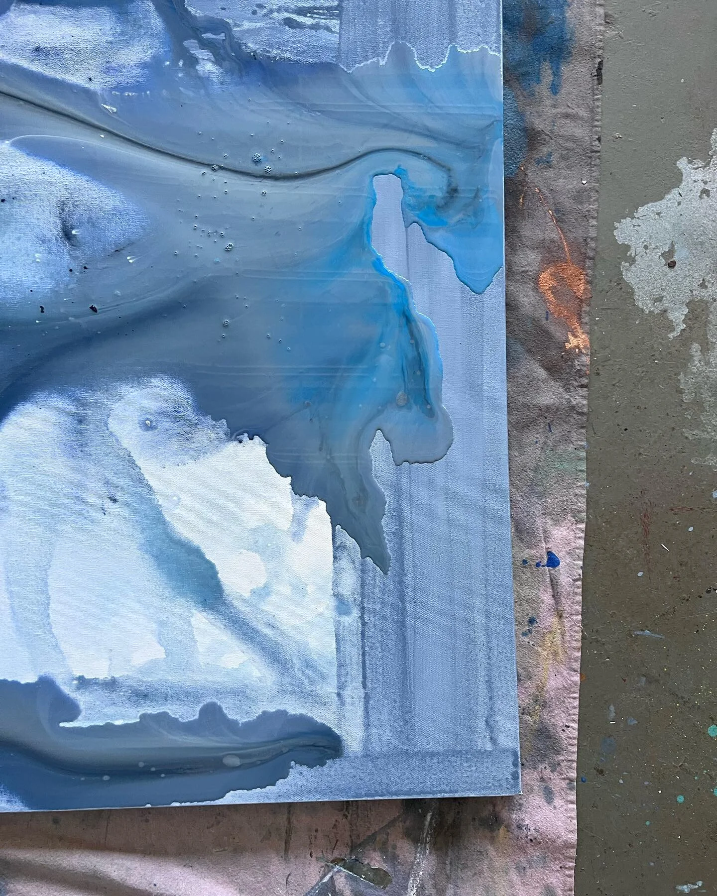 Close-ups. 🩵💙🤍🩶 #artbymegan #artbymeganpetals #behindthescenes #artstudio @goldenpaints