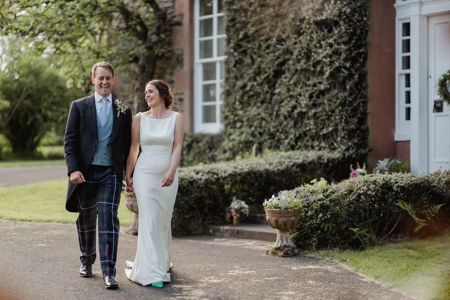 Thanks for the nice review ❤️❤️

Oh gosh where to start - Marc is incredible! He joined us the evening before the wedding to take some pictures of our family &amp; a girlie cocktail evening. He was amazingly discreet whilst also getting everyone&rsqu