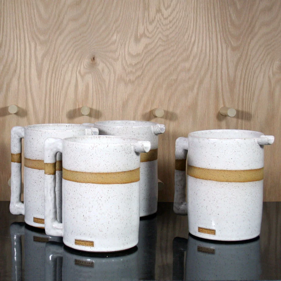 PITCHER_HALFHALF_WHITE_QUADRO_FRONT.jpg